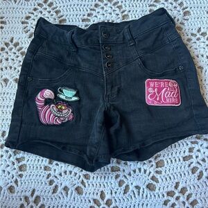 Disney Women’s Black Jean Shorts Size 1 Alice In Wonderland Mad Hatter